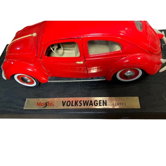 Maisto 1951 Volkswagen Beetle Die-Cast Model Car In Red On Plastic Base - Picture 9 of 15